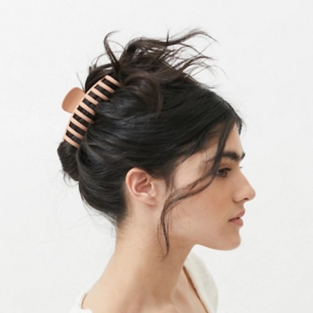 Urban Outfitters Marley Chic Tan Hair Claw Clip EUC - Picture 6 of 6